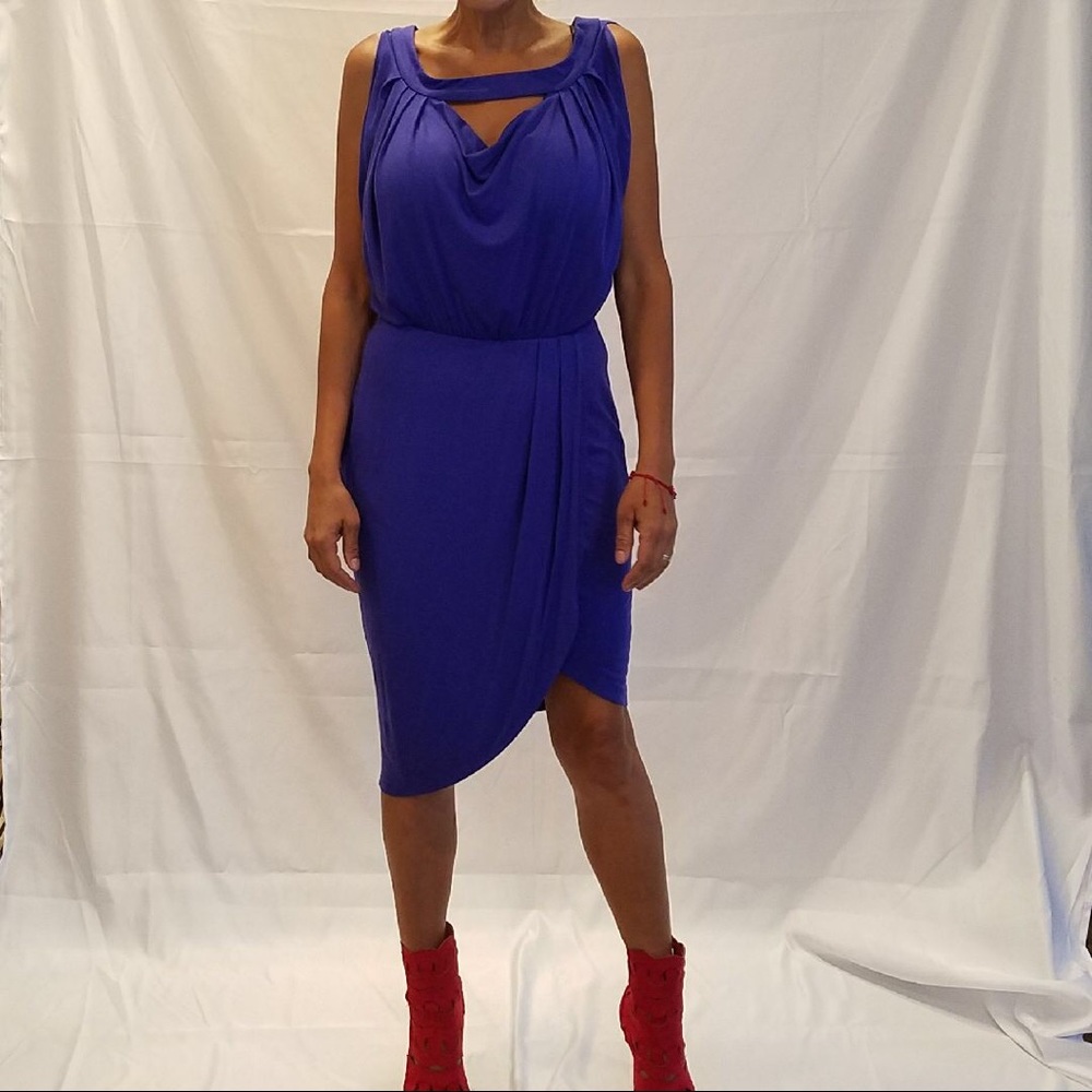 💙💙 BEBE NWOT mid length dress